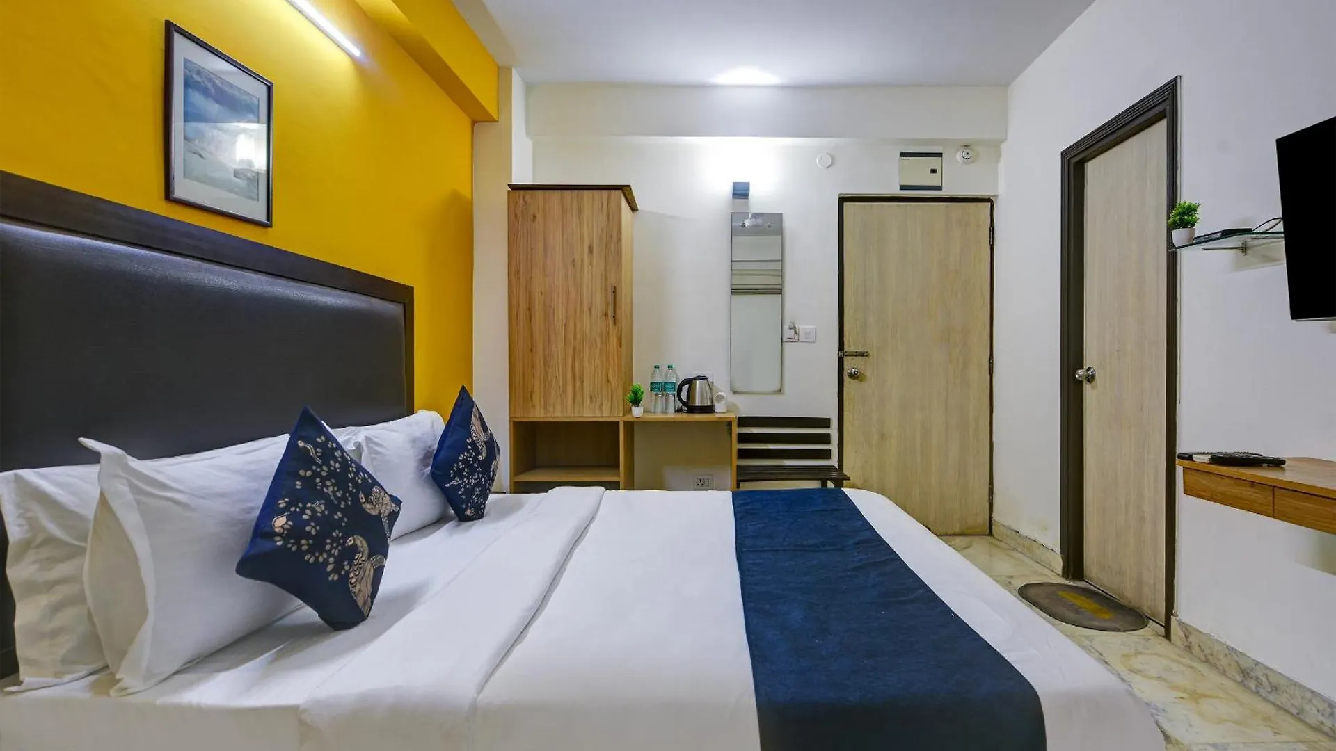 Bed & Breakfast Hotel Bijwasan Near Yashobhomi Delhi  India