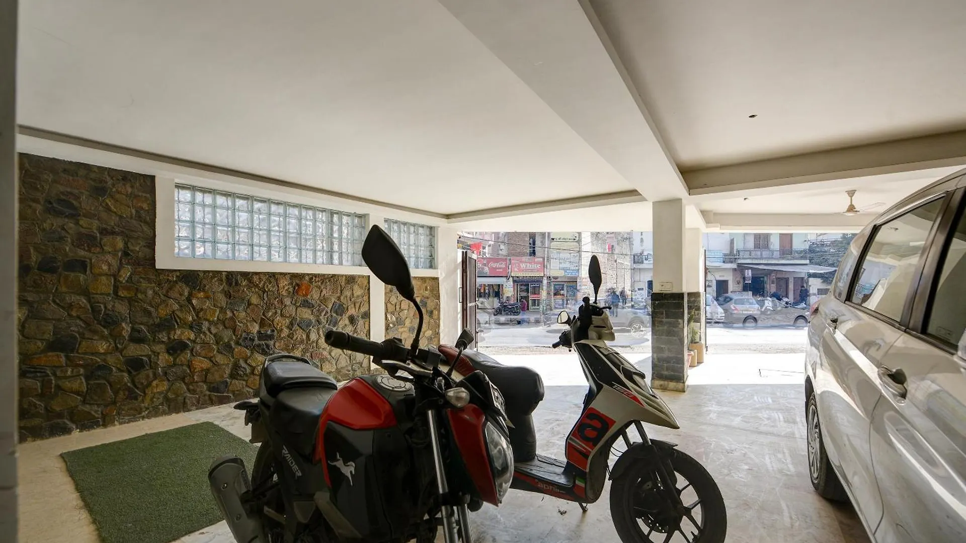 Bed & Breakfast Hotel Bijwasan Near Yashobhomi Delhi