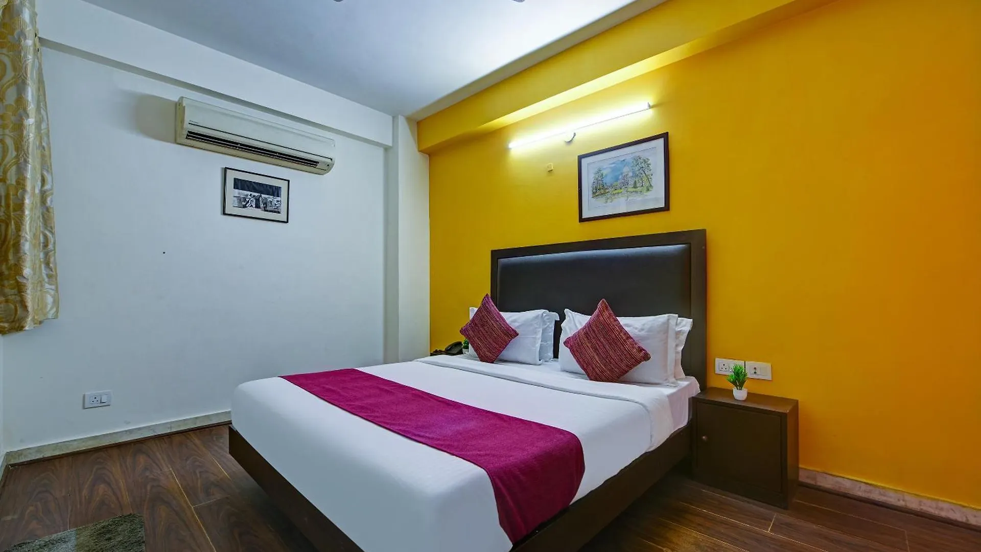 Hotel Bijwasan Near Yashobhomi Delhi  Bed & Breakfast Delhi (National Capital Territory of India)